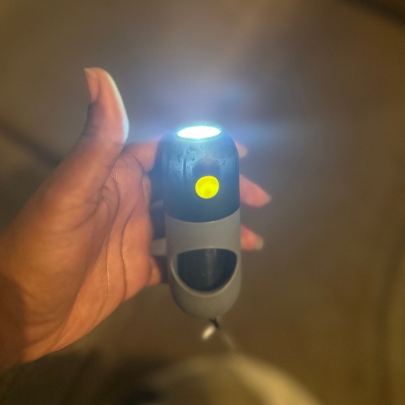 Adventure Bundle Essentials, poop bag dispenser flashlight dog treats keychain - Picture 7 of 11